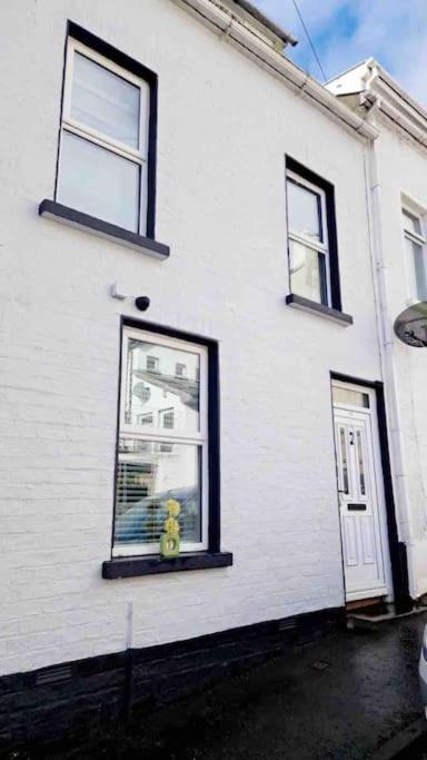 16 Stewart'S Terrace Derry City Bt48 7Lj Vila Exterior foto